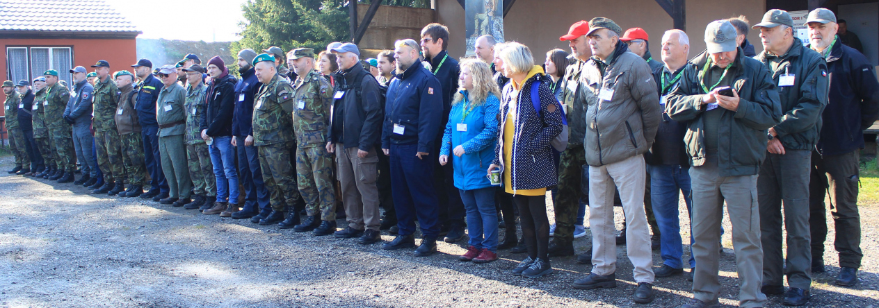 Nástup soutěžících na zahájení soutěže