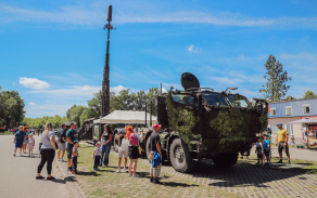 Den s armádou a IZS
