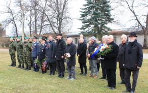 Pietní akt ke Dni válečných veteránů na letišti v Plané u Českých Budějovic