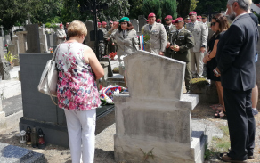 Za Generální štáb AČR vzdala poctu Kamilu Benešovi generálka Lenka Šmerdová