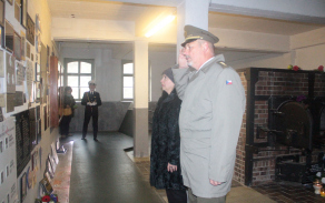 Pietní akt v krematoriu bývalého koncentračního tábora Mauthausen