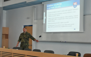 Poručík Ota Nevšímal ve v civilu majitelem firmy a obecním zastupitelem