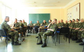 Tradiční úvodní briefing roty k programu cvičení