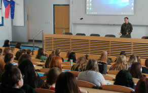 Poručice Zuzana Sládková je v civilu senior team leader v jedné finanční společnosti