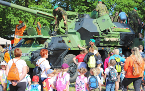 Samohybná houfnice DANA od dělostřelců z posádky Jince