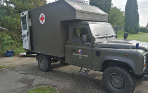 Sanitní vůz IVECO.