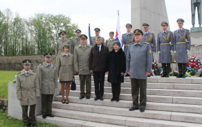 Společný ceremoniál u památníků umučených a vězněných Čechoslováku