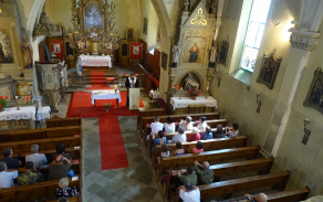 Mši za padlé celebroval v místním kostele vojenský kaplan kpt. Balek