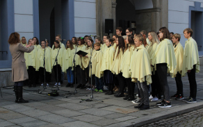 Ceremoniál zahájil a zakončil dětský pěvecký sbor Canzonetta