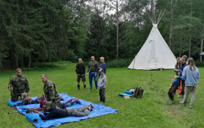 V případě nepřízně počasí bylo připravené stylové tee pee